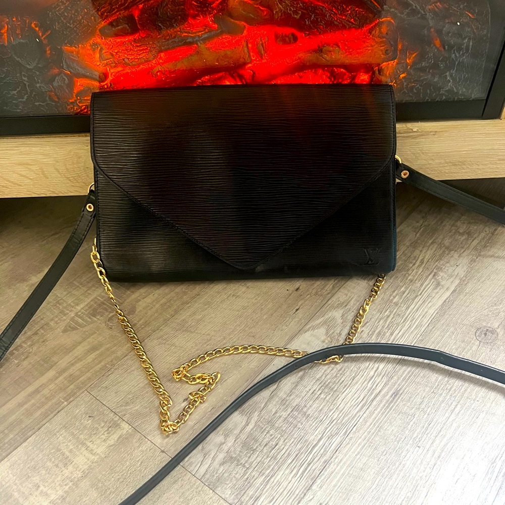 Authentic Louis Vuitton LV clutch pouch black Epi vintage crossbody pochette